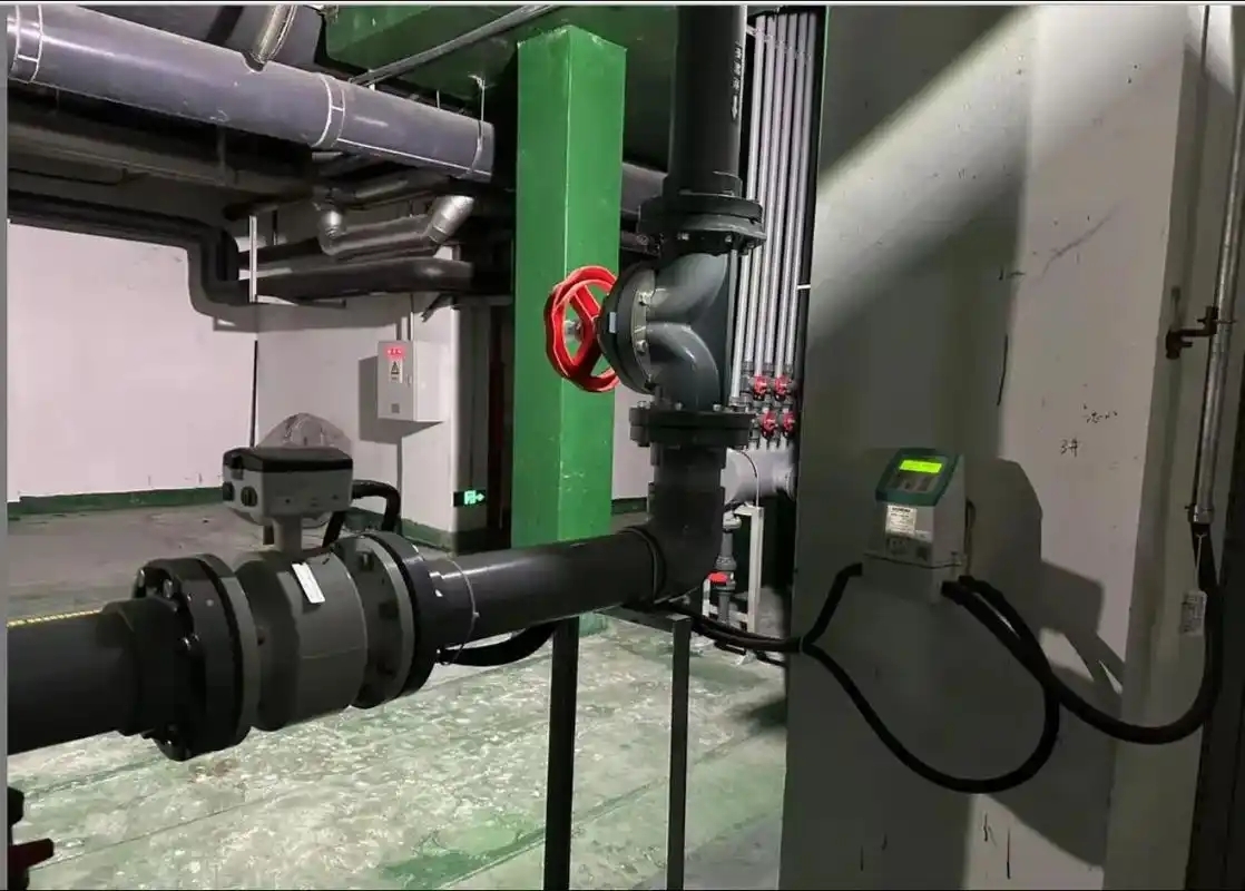 Latest company case about Electromagnetic Flow Meter for Corrosive Chemical Measurement in Petrochemical Plant | Xi'an Qinwei